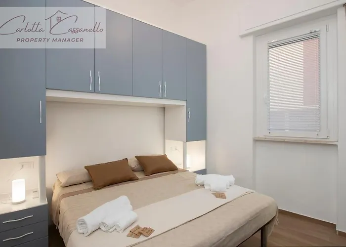 5 Minutes From The Beaches