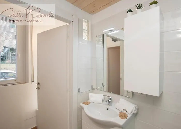 5 Minutes From The Beaches