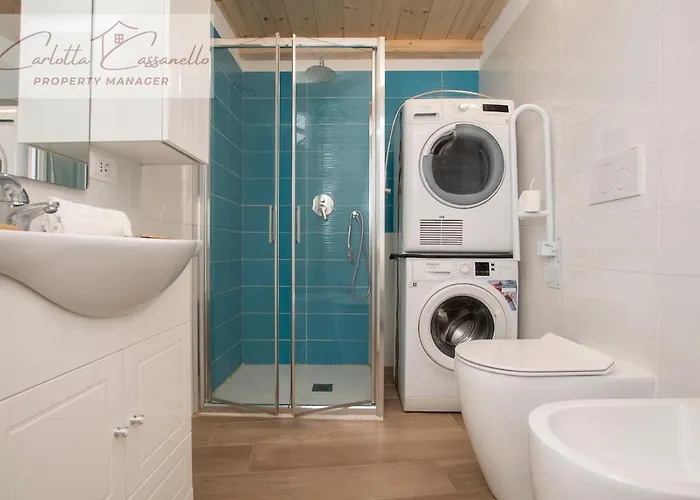 5 Minutes From The Beaches *